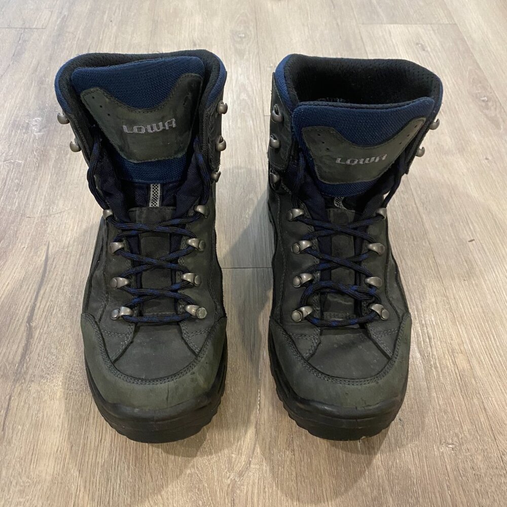 LOWA Renegade GTX Mid Hiking Boots (EU 44/US 10.5) – Vibram Soles